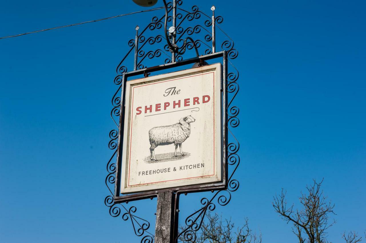 The Shepherd At Langham Boxted  Exterior foto